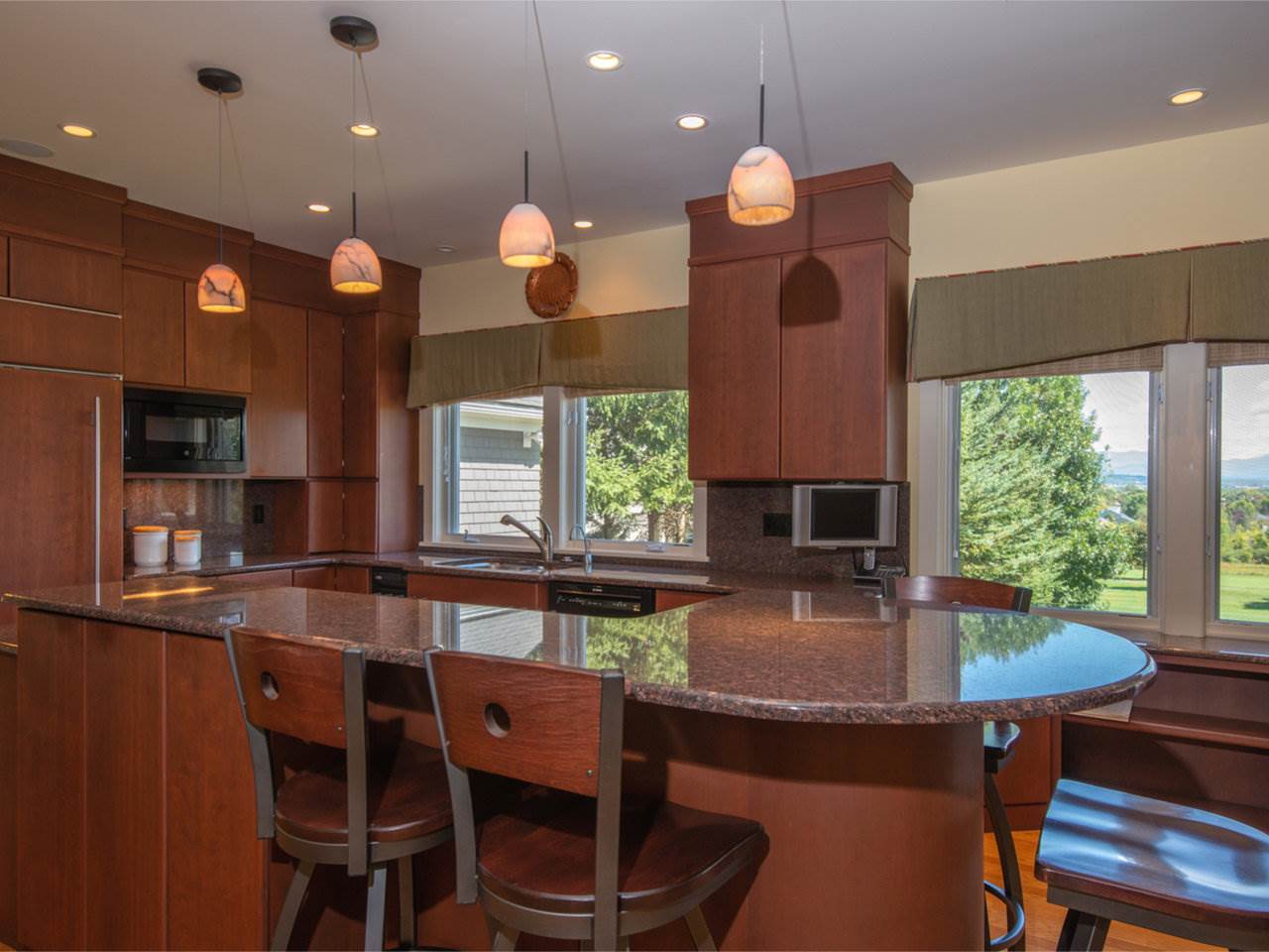 6 Park Road South Burlington, VT 05403 - Photo 8 of 40