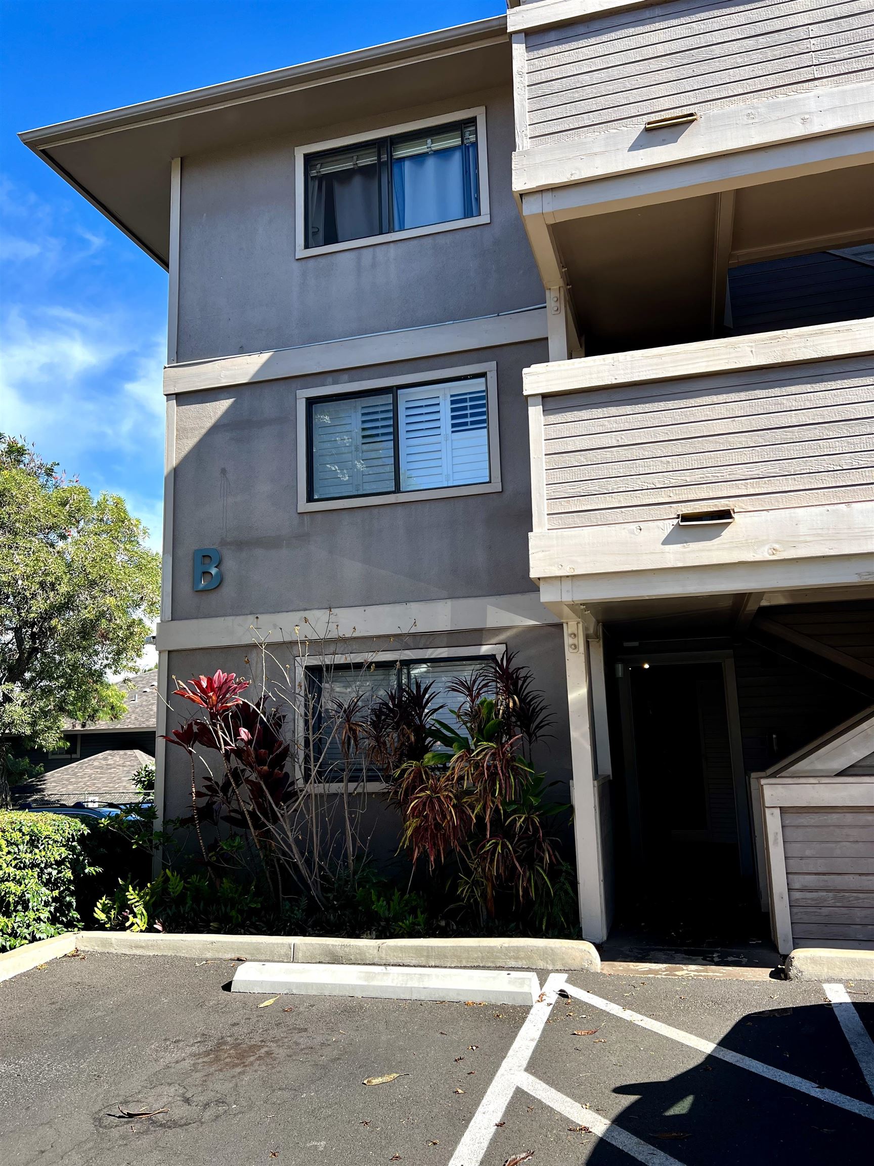 2747 South Kihei Road, Unit B101 Kihei, HI 96753 - Photo 34 of 38 a view of a house with a street