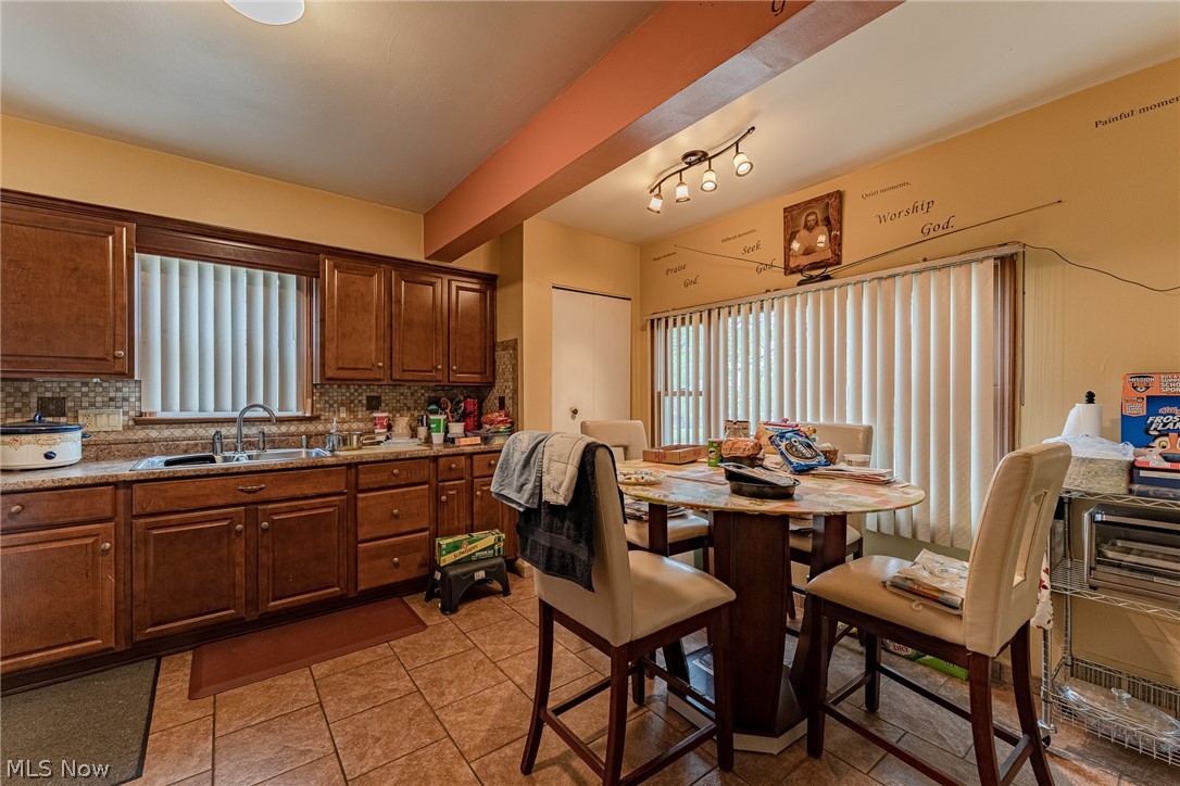 20710 Watson Road Maple Heights, OH 44137 - Photo 6 of 26 Gallery Image 6