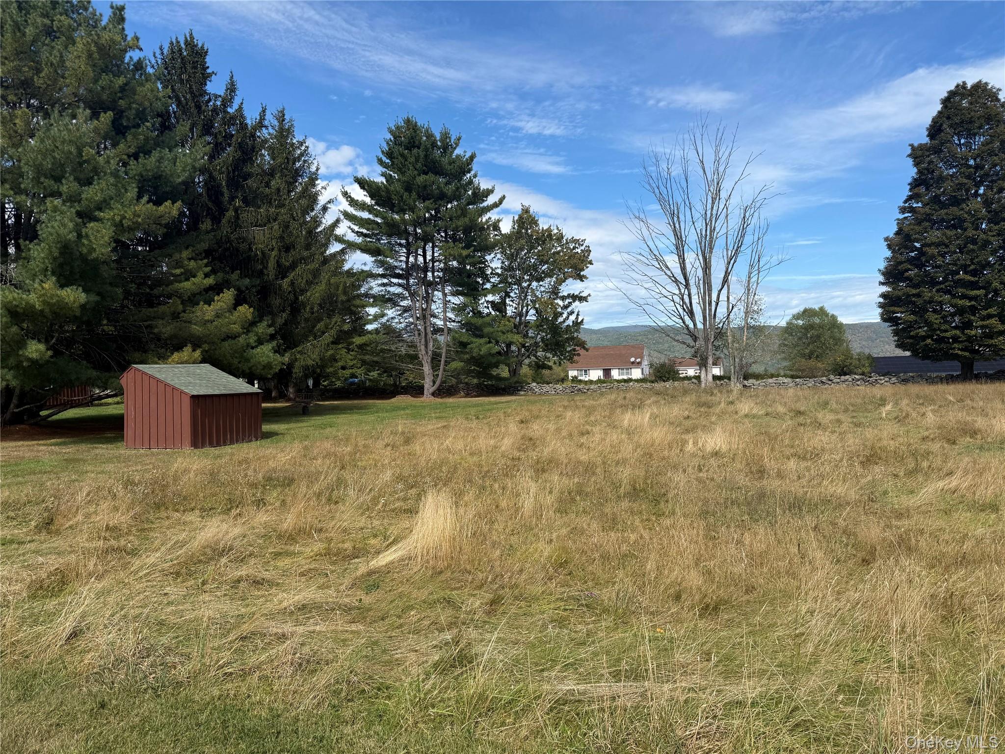 View of lot featuring a shed and a view of countryside