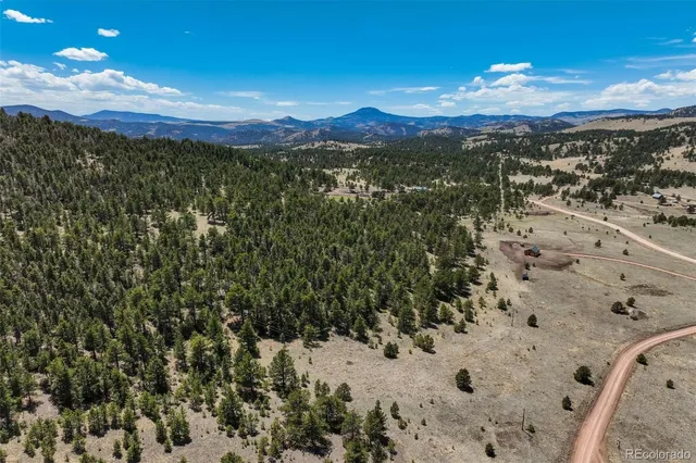 a view of a sky from a yard