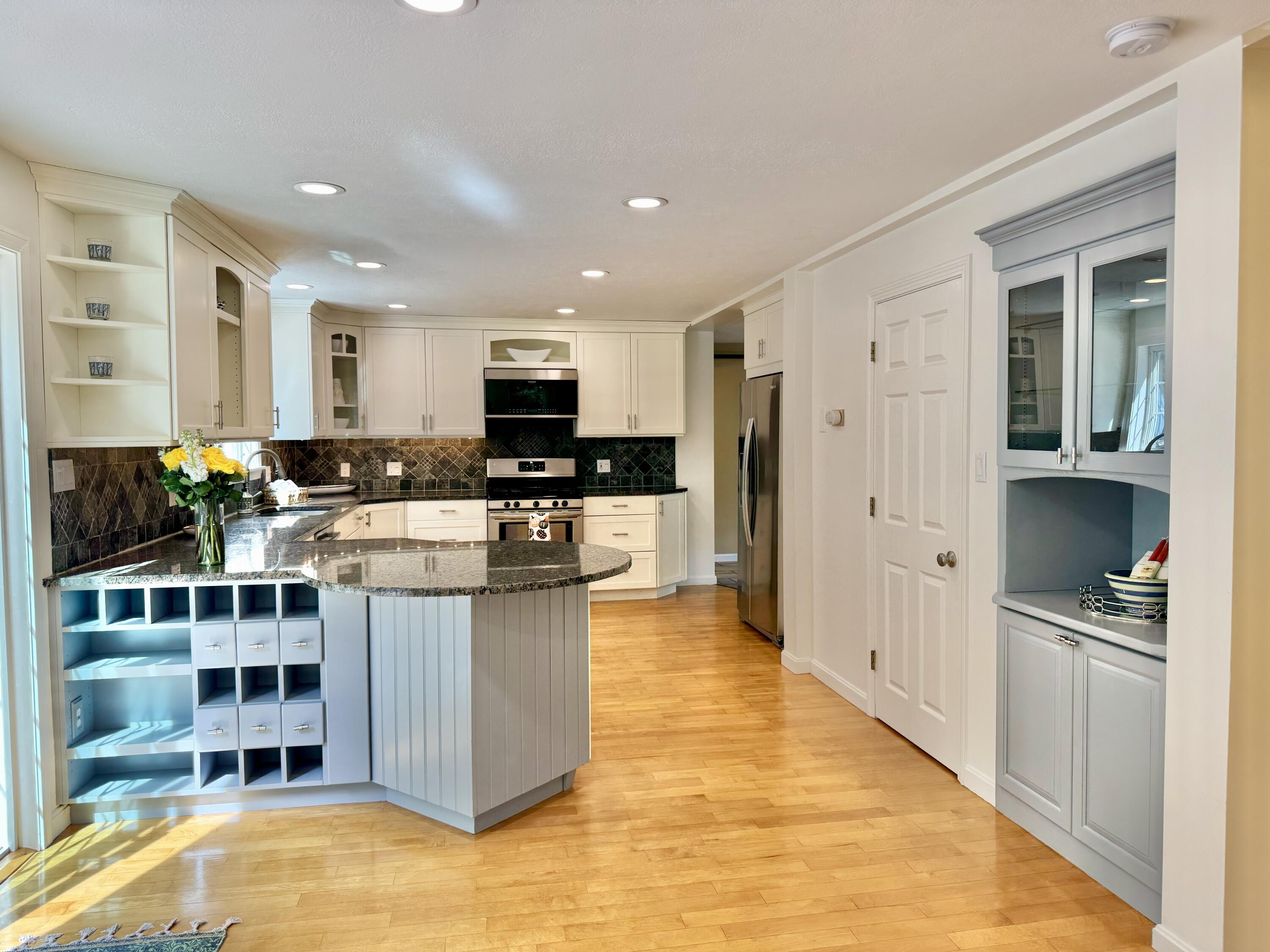 14 Oak Bluff Road Kennebunk, ME 04043 - Photo 9 of 41 18 Oak Bluff