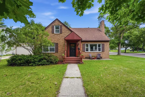 $309,900 | 1221 Douglas Street, Alexandria, MN 56308