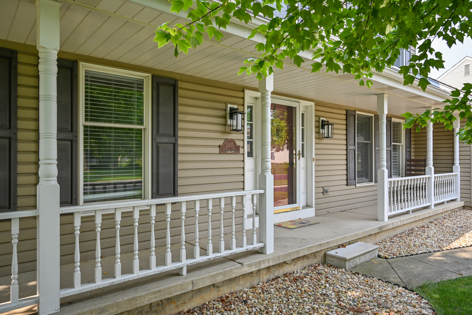 2405 Fairfax Road St. Charles, IL 60174 - Photo 3 of 32