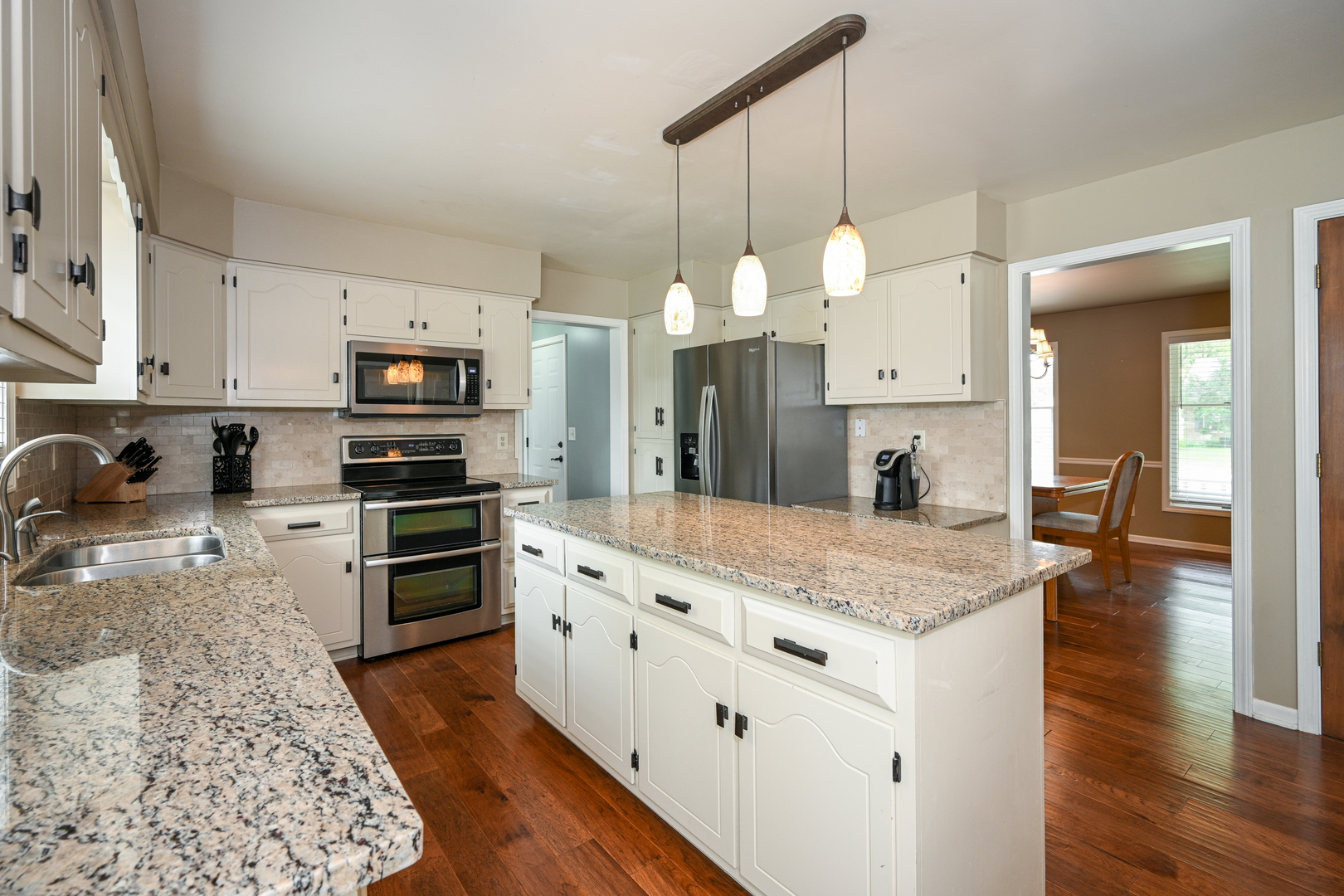 2405 Fairfax Road St. Charles, IL 60174 - Photo 7 of 32