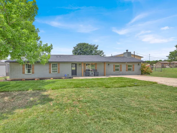 $389,000 | 301 North 8th Street, Jarrell, TX 76537