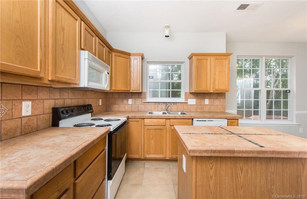12165 Old Willow Road Charlotte, NC 28269 - Photo 12 of 26