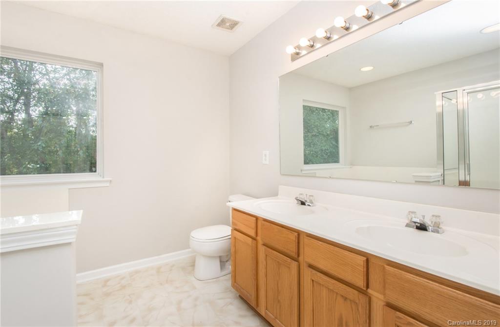 12165 Old Willow Road Charlotte, NC 28269 - Photo 19 of 26