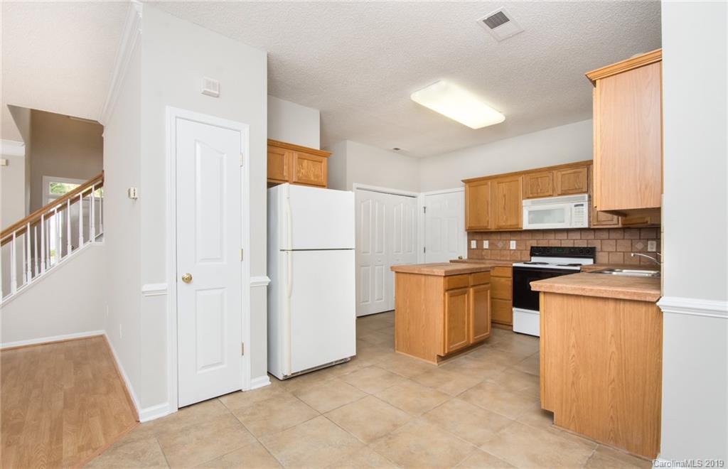 12165 Old Willow Road Charlotte, NC 28269 - Photo 7 of 26