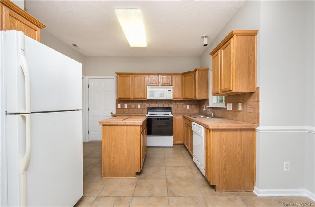 12165 Old Willow Road Charlotte, NC 28269 - Photo 10 of 26