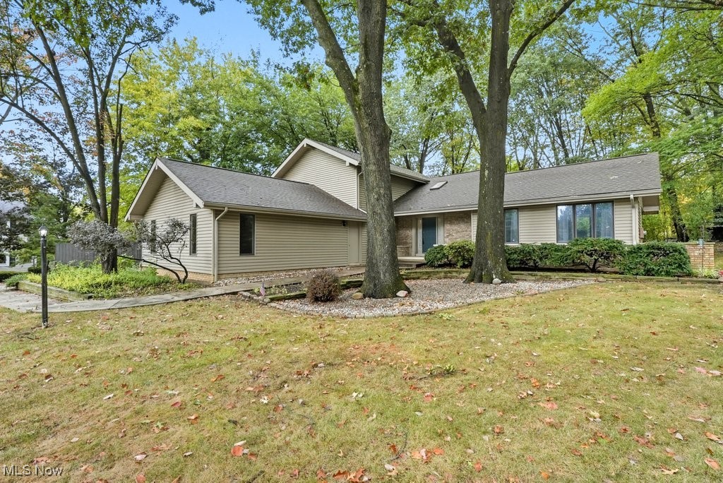 635 Inverness Road Akron, OH 44313 - Photo 2 of 36 View of front facade with roof with shingles and a front yard