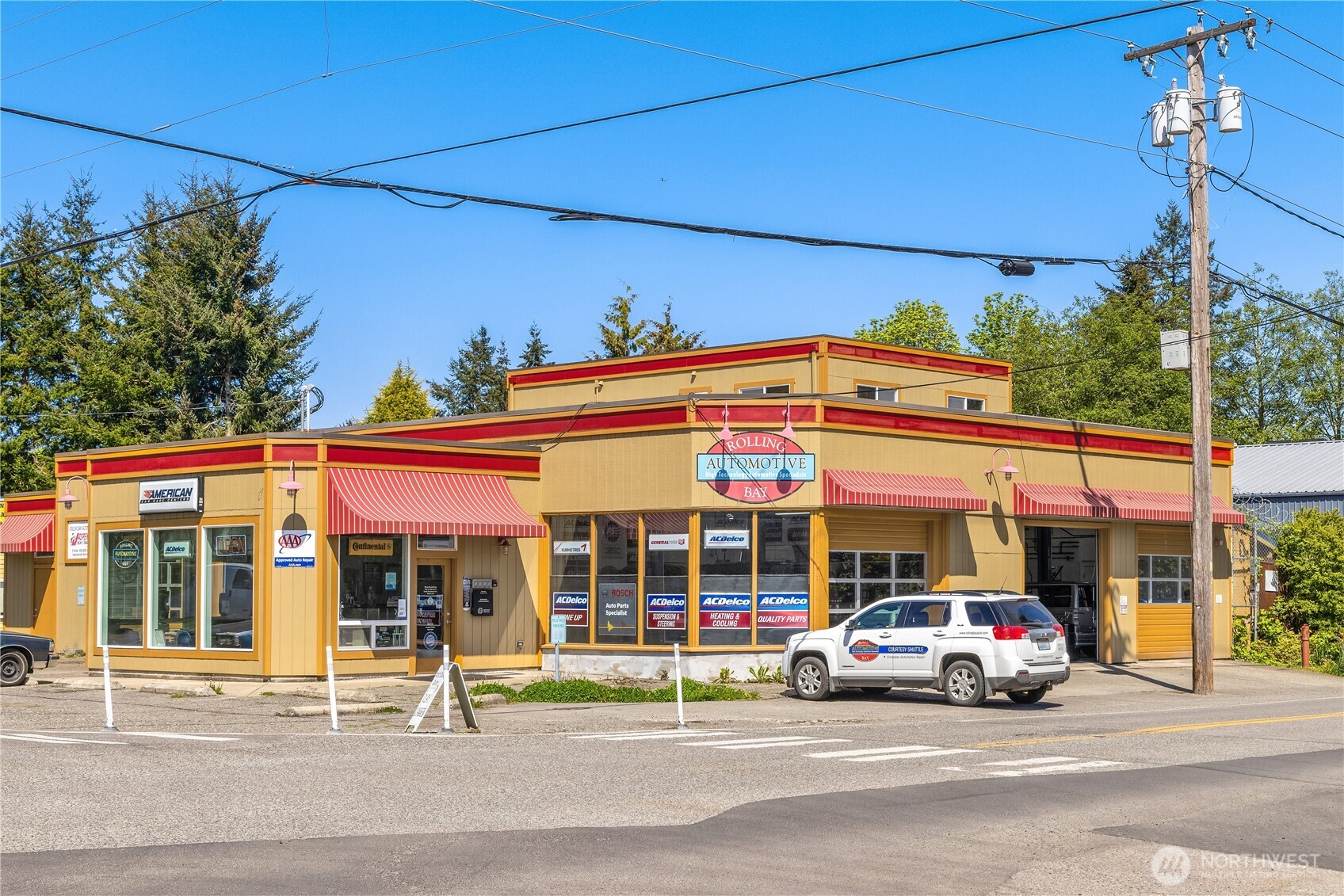 10862 Falk Road Northeast Bainbridge Island, WA 98110 - Photo 33 of 34 a view of a cars parked in front of a building