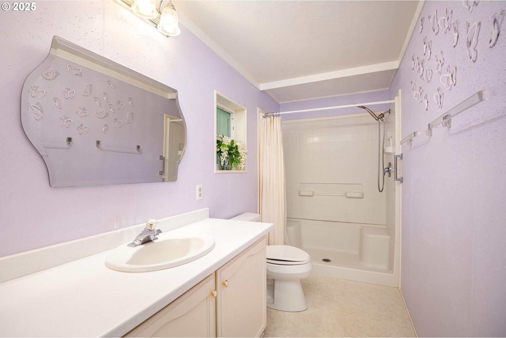 1601 Rhododendron Drive, Unit 694 Florence, OR 97439 - Photo 16 of 39 Attached Bathroom #1