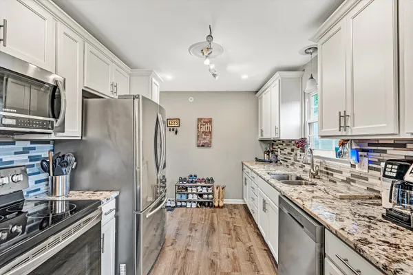 $329,995 | 52 Hillview Drive, Roanoke, VA 24019