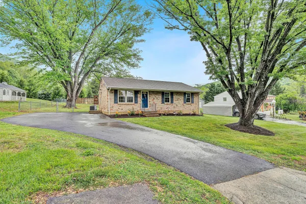 $329,995 | 52 Hillview Drive, Roanoke, VA 24019