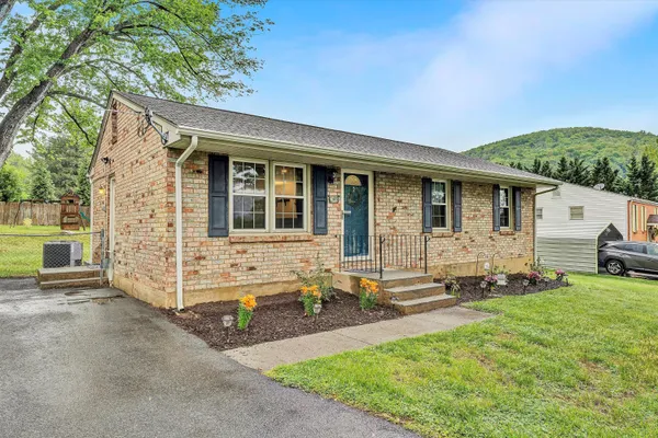$329,995 | 52 Hillview Drive, Roanoke, VA 24019