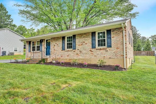 $329,995 | 52 Hillview Drive, Roanoke, VA 24019