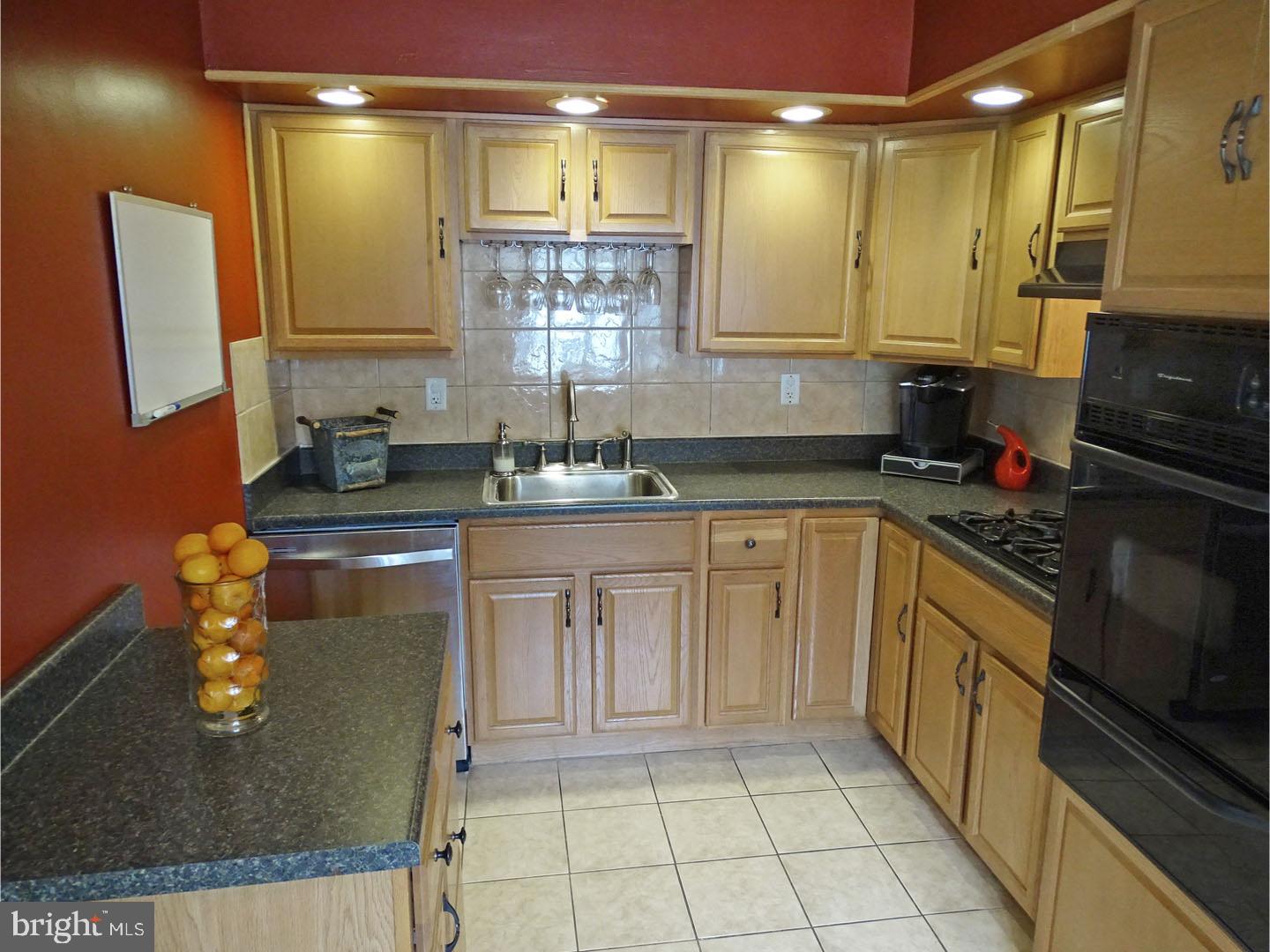 3643 Salina Road Philadelphia, PA 19154 - Photo 8 of 25 Kitchen