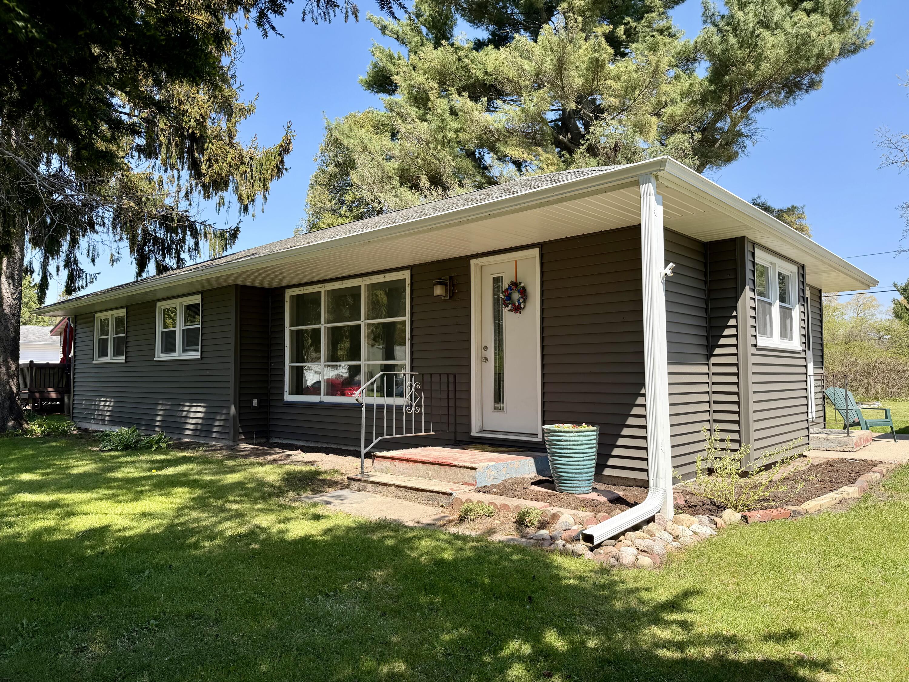 404 8th Street Somers, WI 53140 - Photo 1 of 16 Exterior