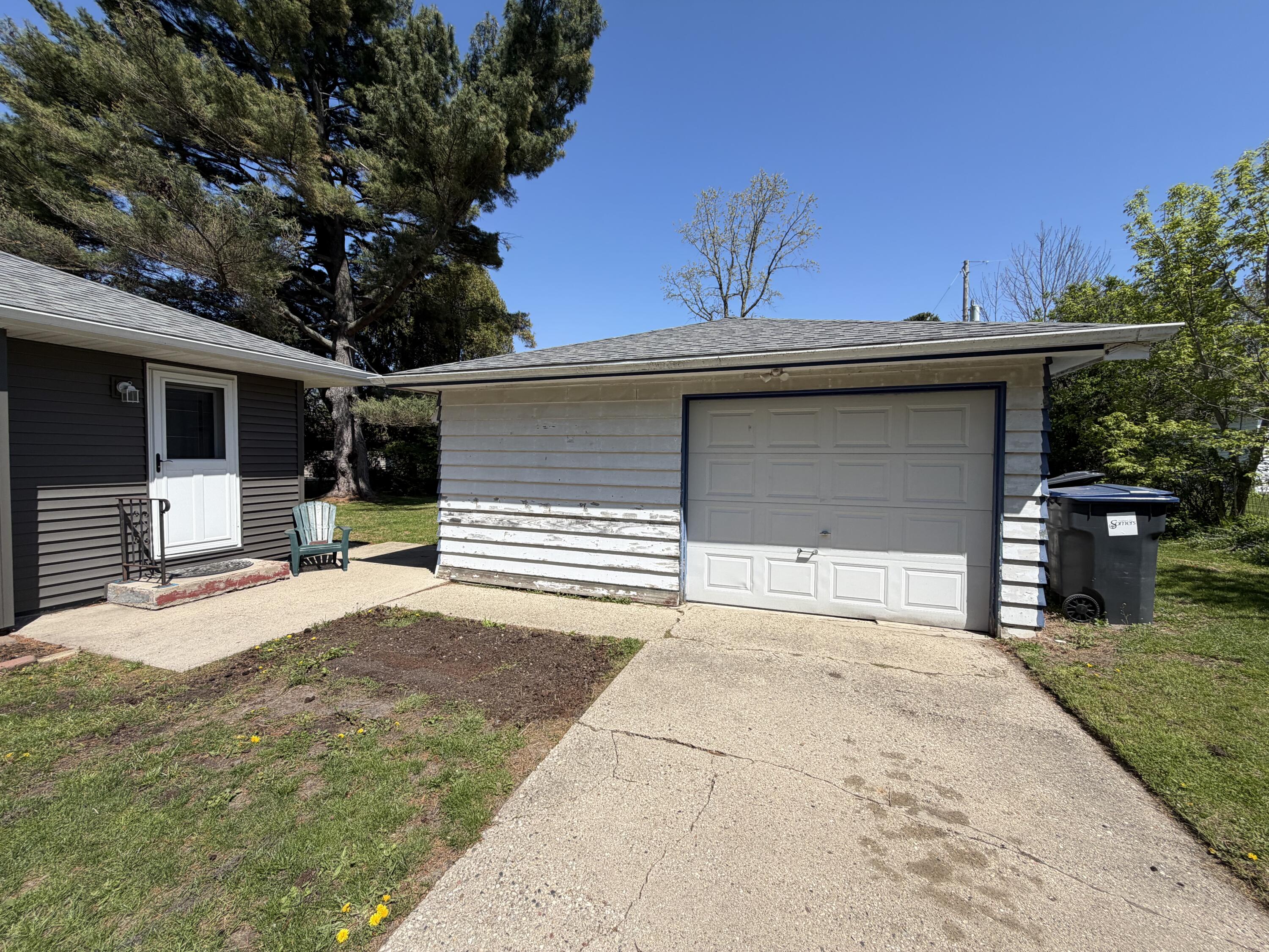404 8th Street Somers, WI 53140 - Photo 12 of 16 1.5 car garage