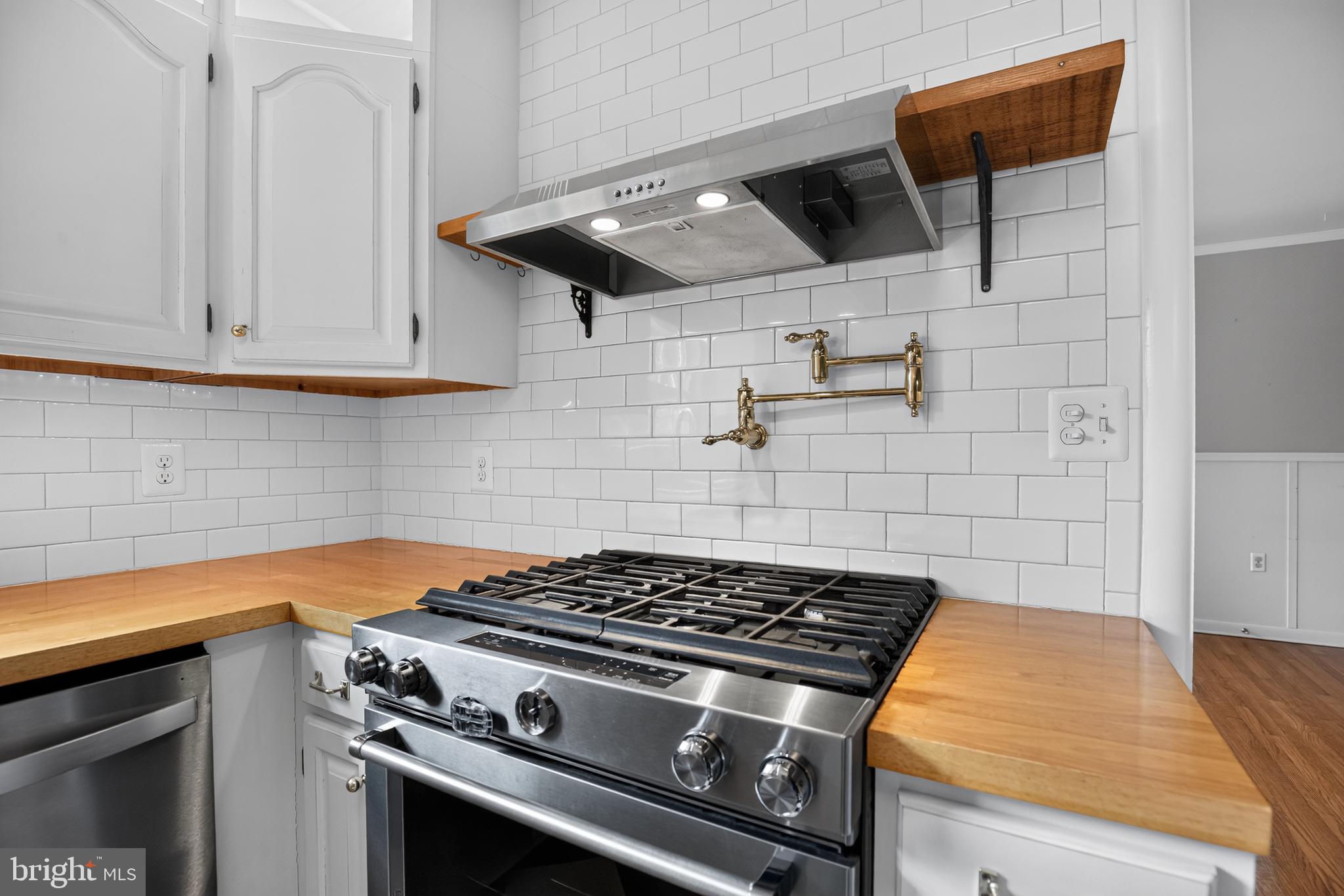 5195 St Leonard Road St. Leonard, MD 20685 - Photo 11 of 31 Gas Stove / Oven