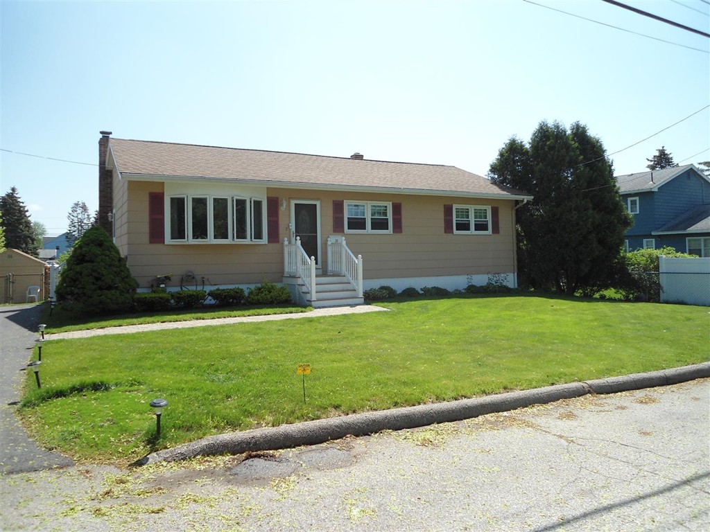 24 Thomas Road Lawrence, MA 01843 - Photo 1 of 23 Gallery Image 1