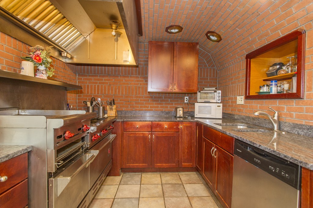 54 Telegraph Street Boston, MA 02127 - Photo 4 of 20