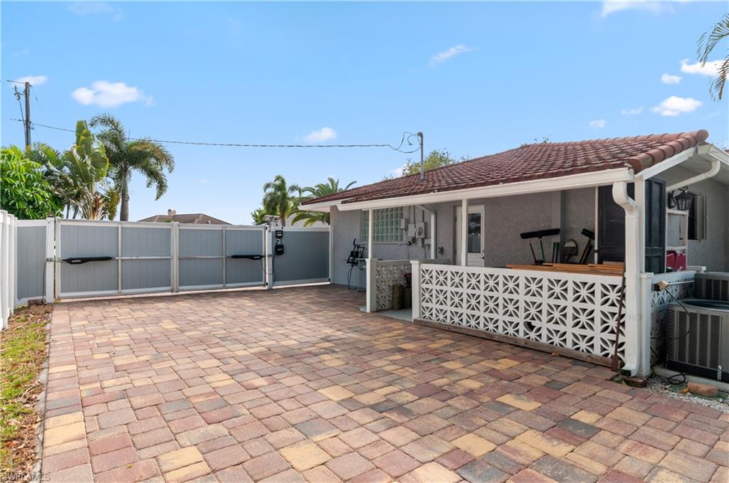 13308 Island Road Fort Myers, FL 33905 - Photo 32 of 39 a view of a house with a wooden fence