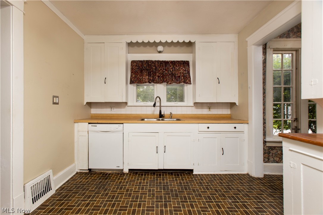 331 Butler Road Northeast Warren, OH 44483 - Photo 2 of 35 Gallery Image 2