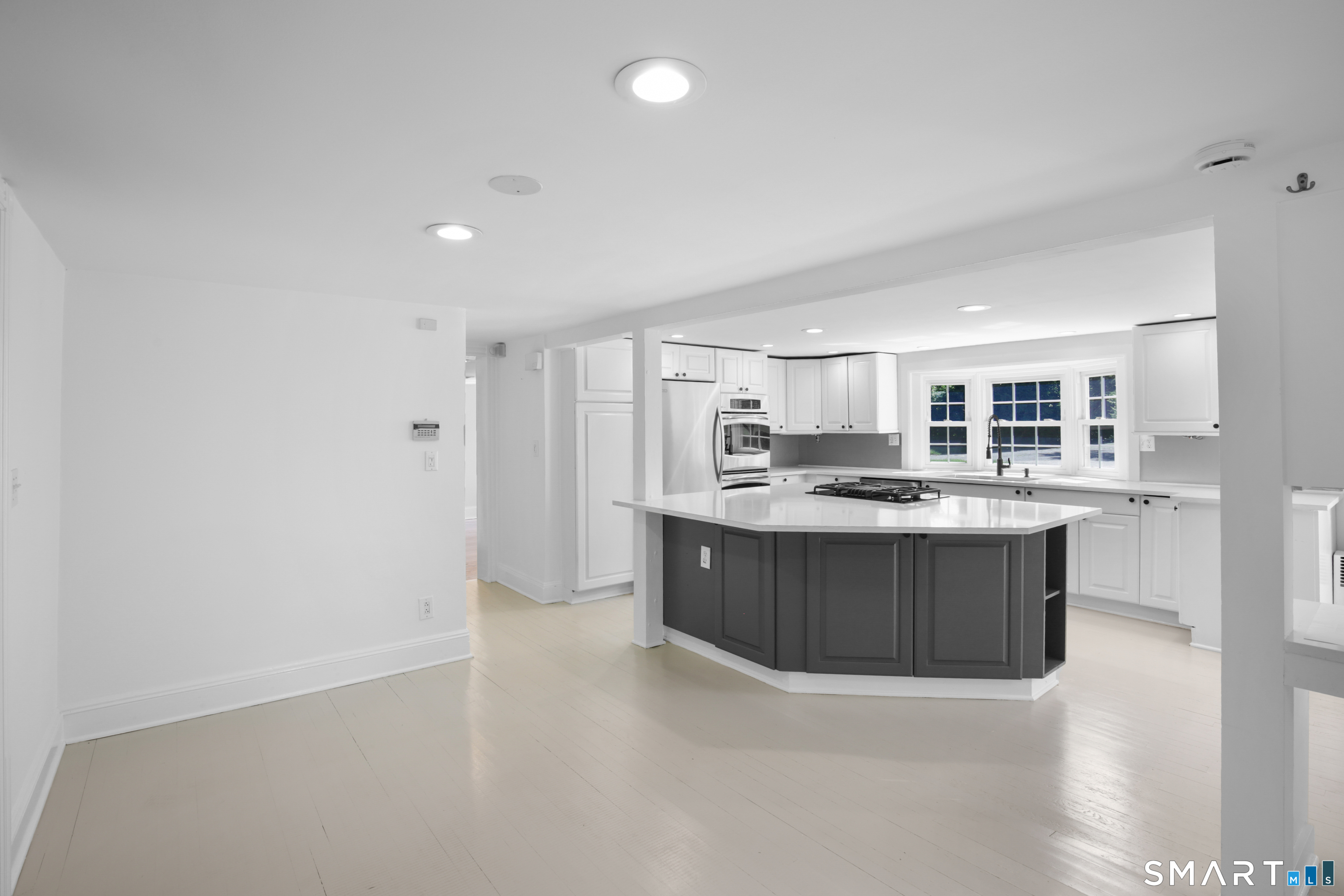 4 Wake Robin Road Westport, CT 06880 - Photo 5 of 27