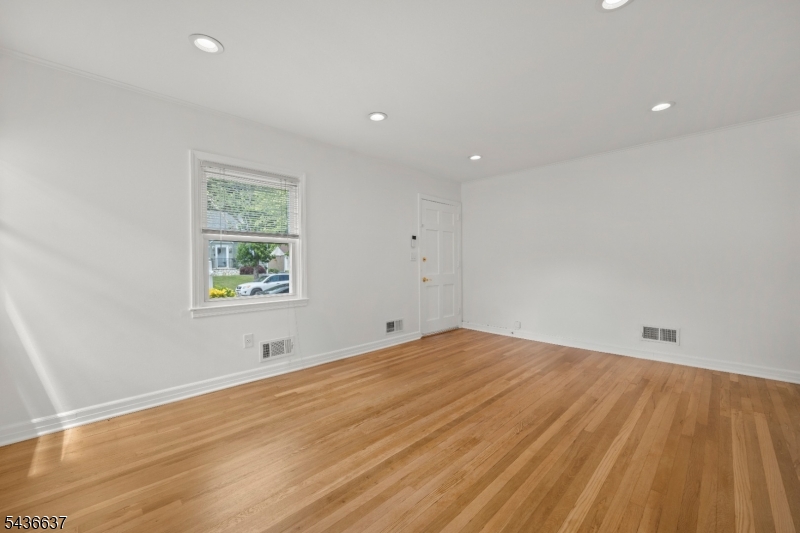 166 Beverly Hill Road Clifton, NJ 07012 - Photo 2 of 21