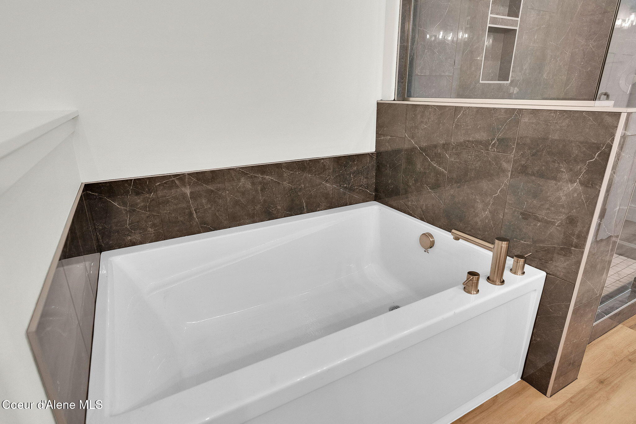 15109 North Liane Lane Rathdrum, ID 83858 - Photo 24 of 55 Primary Tub