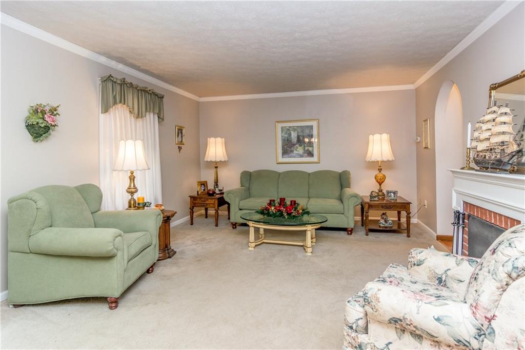 186 Old English Road Pittsburgh, PA 15237 - Photo 2 of 24 Gallery Image 2