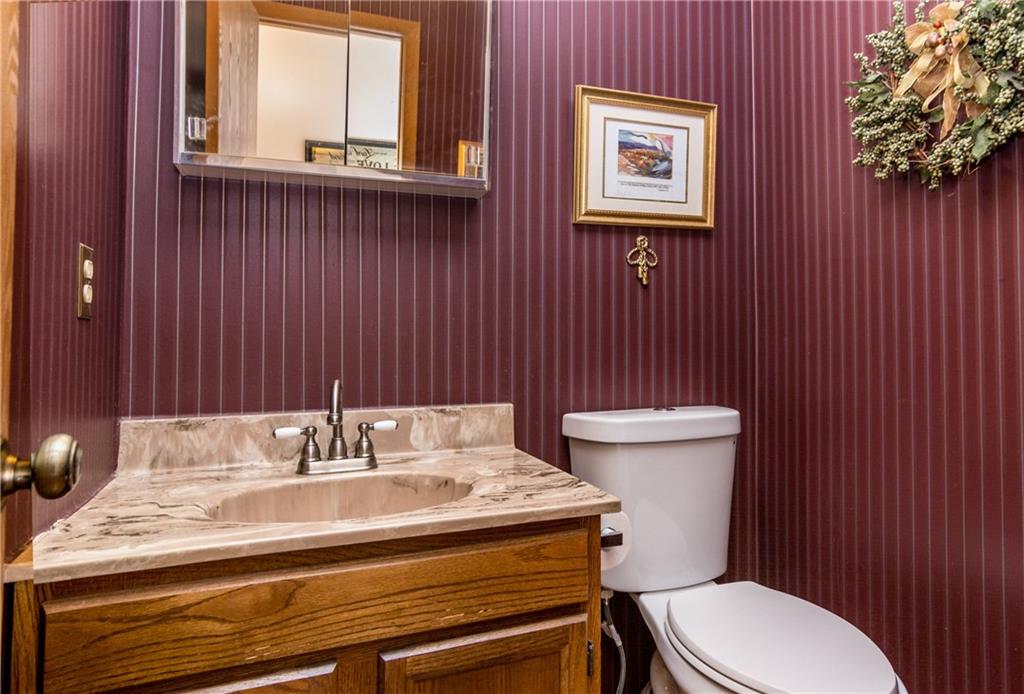 186 Old English Road Pittsburgh, PA 15237 - Photo 12 of 24 Gallery Image 12