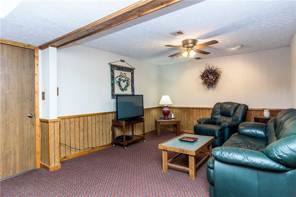 186 Old English Road Pittsburgh, PA 15237 - Photo 19 of 24 Lower level family room