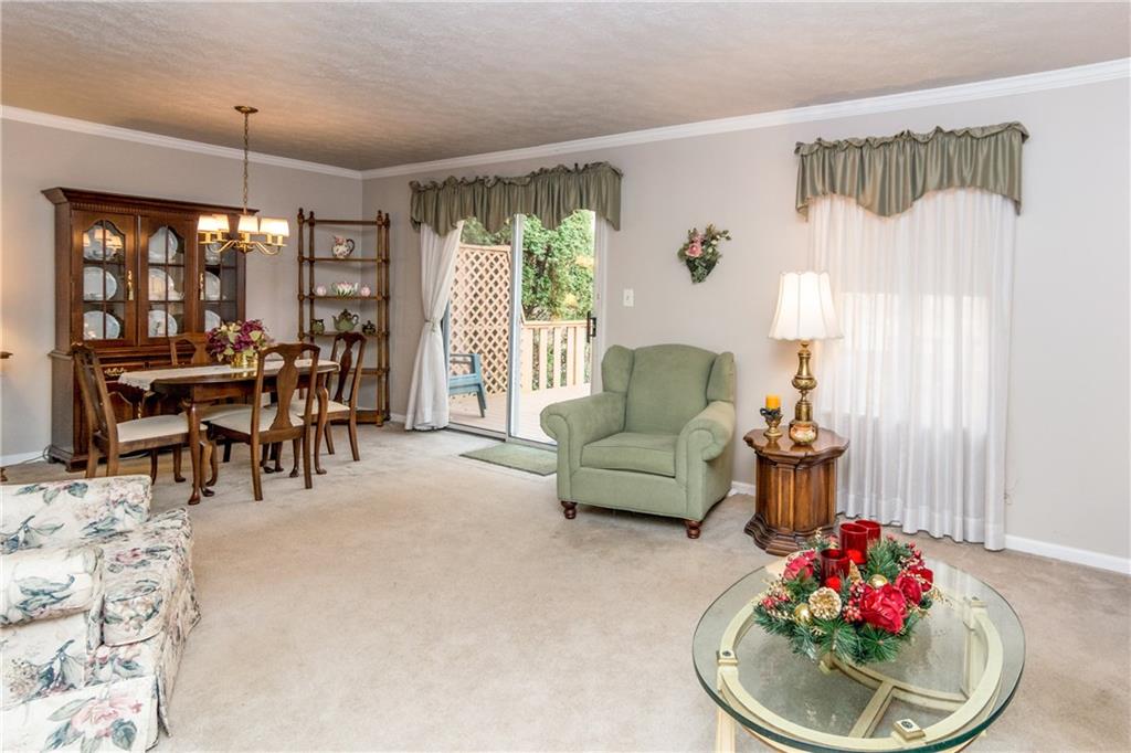 186 Old English Road Pittsburgh, PA 15237 - Photo 3 of 24 Gallery Image 3