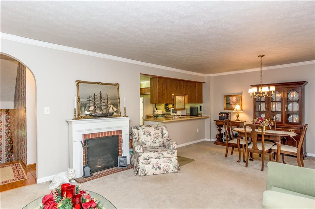 186 Old English Road Pittsburgh, PA 15237 - Photo 4 of 24 Gallery Image 4