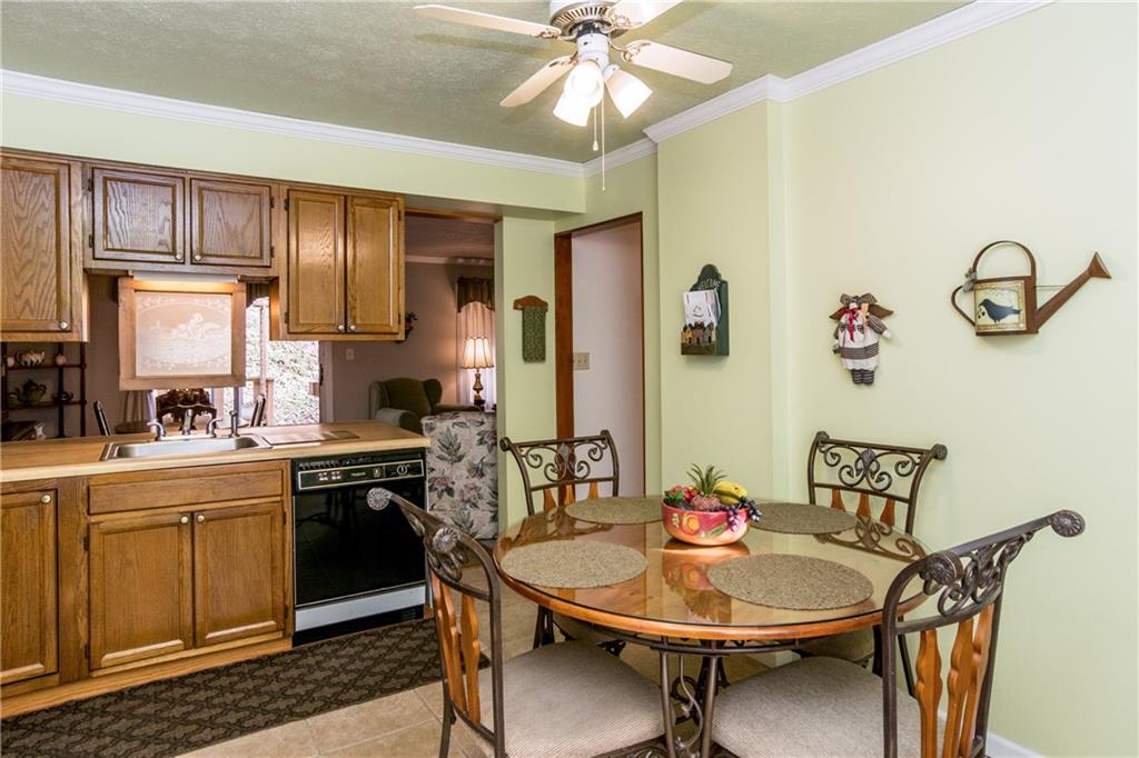 186 Old English Road Pittsburgh, PA 15237 - Photo 10 of 24 Gallery Image 10