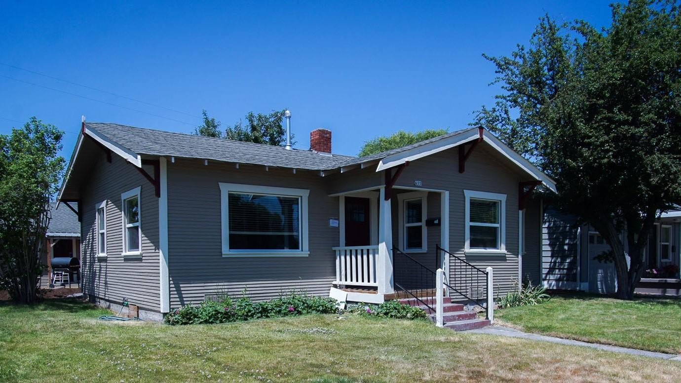 655 Southwest 11th Street Redmond, OR 97756 - Photo 1 of 23 Main Cottage