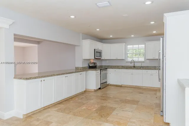 $4,300 | 5520 Hayes Street, Unit 5520, Hollywood, FL 33021