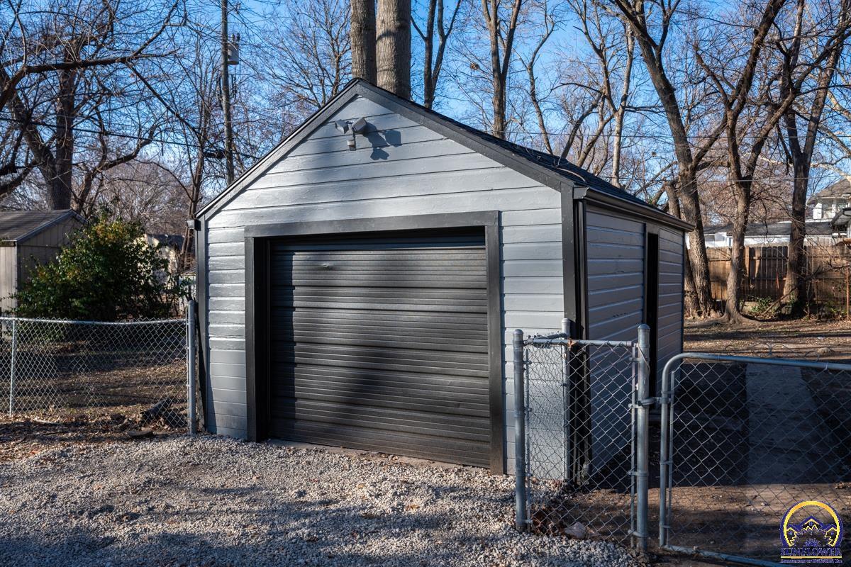 3205 Southwest Munson Avenue Topeka, KS 66604 - Photo 4 of 17