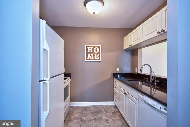 $2,400 | 100 Harborview Drive, Unit 1106, Baltimore, MD 21230