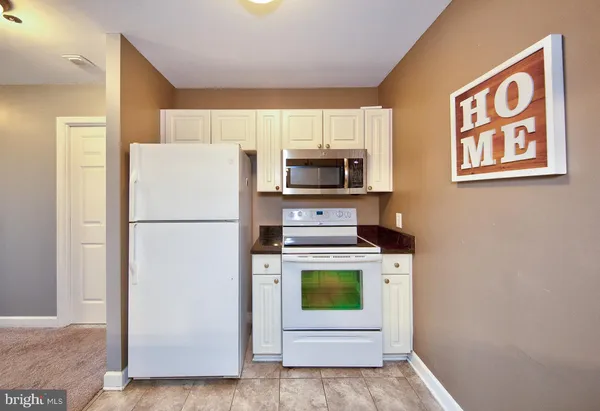 $2,295 | 100 Harborview Drive, Unit 1106, Baltimore, MD 21230