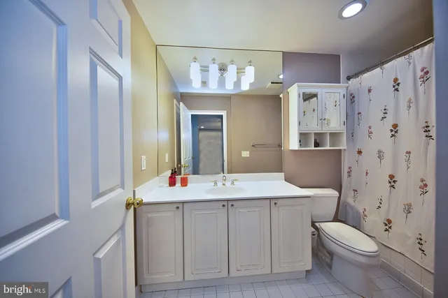 $2,400 | 100 Harborview Drive, Unit 1106, Baltimore, MD 21230