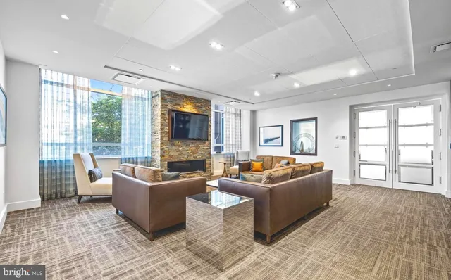 $2,400 | 100 Harborview Drive, Unit 1106, Baltimore, MD 21230