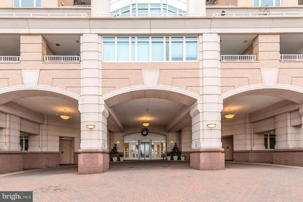 $2,295 | 100 Harborview Drive, Unit 1106, Baltimore, MD 21230