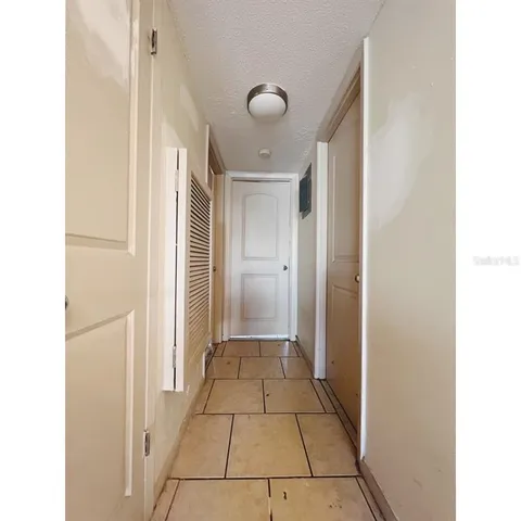 a black and white photo of a living room