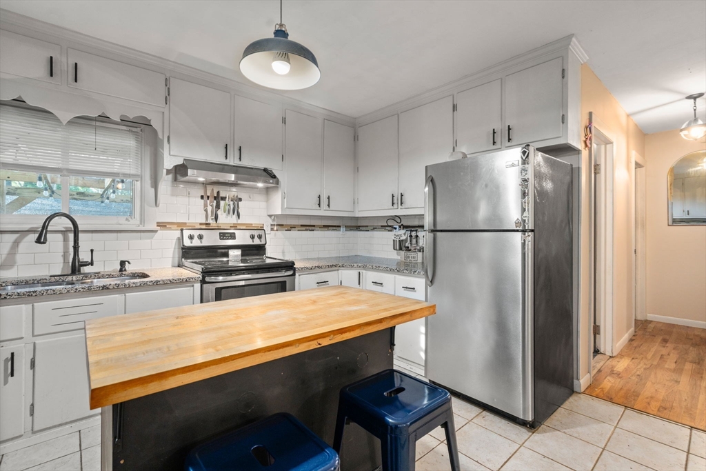 78 Marble Avenue Chicopee, MA 01013 - Photo 4 of 32