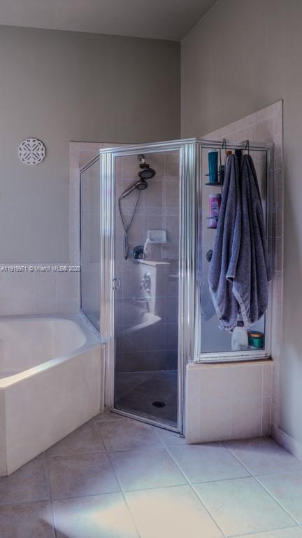 1701 Southeast 17th Avenue Homestead, FL 33035 - Photo 16 of 25 a bathroom with a tub