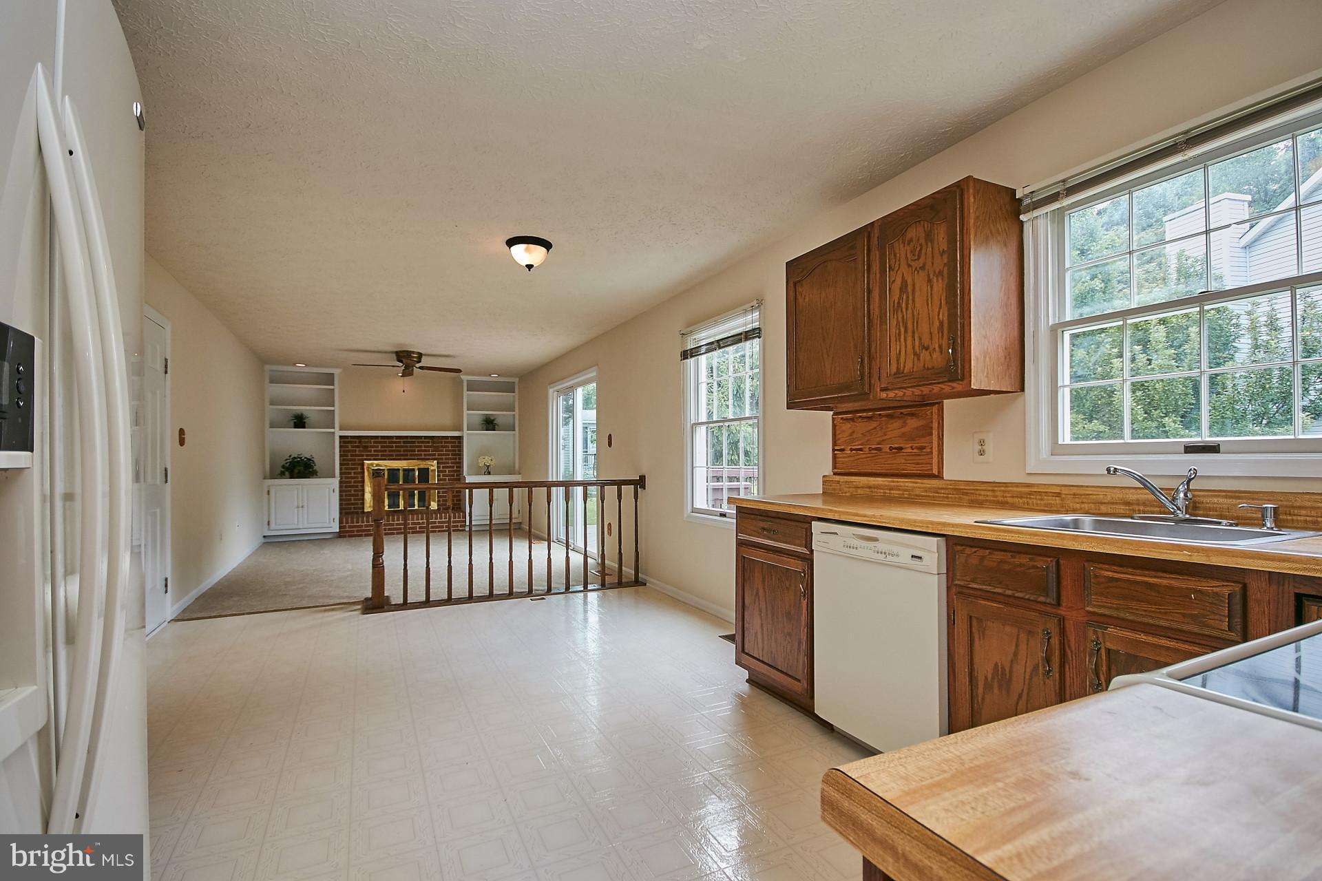1935 Beech Road Sterling, VA 20164 - Photo 12 of 28 Kitchen